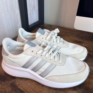 Adidas Run 70S Trainers size 9 women’s-new without tags